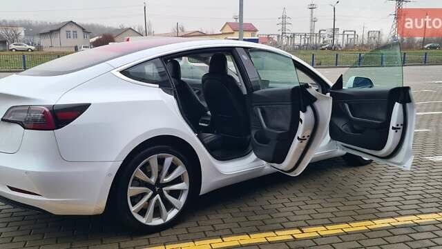 Белый Тесла Модель 3, объемом двигателя 0 л и пробегом 247 тыс. км за 13950 $, фото 12 на Automoto.ua