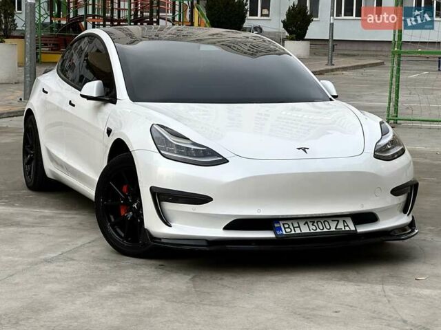Белый Тесла Модель 3, объемом двигателя 0 л и пробегом 86 тыс. км за 19999 $, фото 4 на Automoto.ua