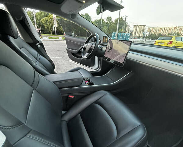 Білий Тесла Модель 3, об'ємом двигуна 0 л та пробігом 47 тис. км за 16199 $, фото 18 на Automoto.ua