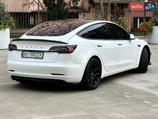 Белый Тесла Модель 3, объемом двигателя 0 л и пробегом 86 тыс. км за 19999 $, фото 5 на Automoto.ua