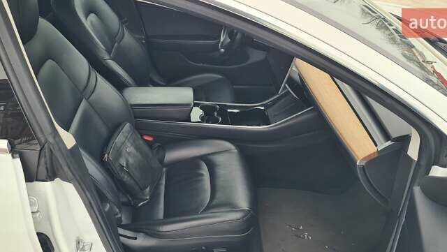 Белый Тесла Модель 3, объемом двигателя 0 л и пробегом 190 тыс. км за 13450 $, фото 24 на Automoto.ua