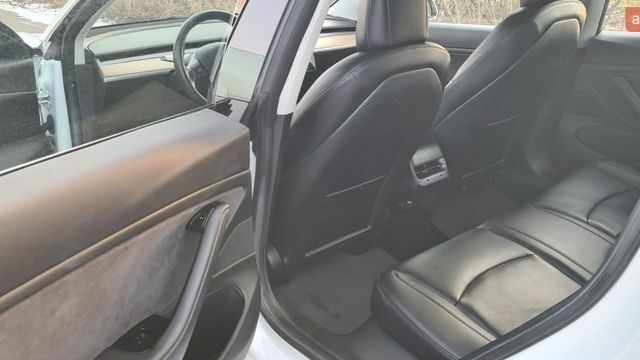 Белый Тесла Модель 3, объемом двигателя 0 л и пробегом 220 тыс. км за 13750 $, фото 10 на Automoto.ua