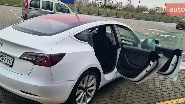 Белый Тесла Модель 3, объемом двигателя 0 л и пробегом 247 тыс. км за 13950 $, фото 26 на Automoto.ua