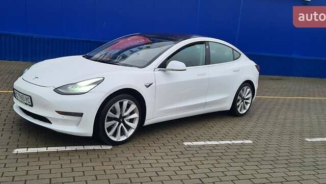 Белый Тесла Модель 3, объемом двигателя 0 л и пробегом 247 тыс. км за 13950 $, фото 3 на Automoto.ua