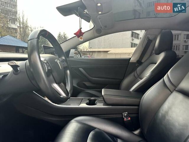 Белый Тесла Модель 3, объемом двигателя 0 л и пробегом 86 тыс. км за 19999 $, фото 17 на Automoto.ua