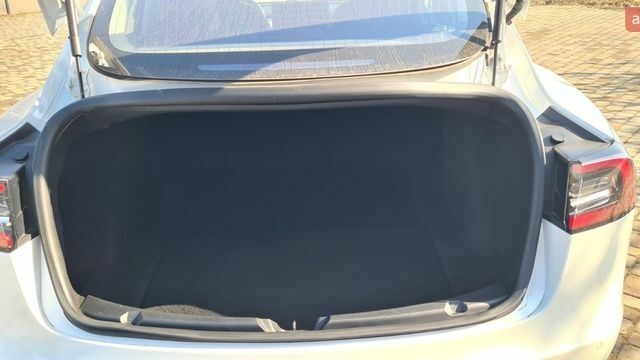 Белый Тесла Модель 3, объемом двигателя 0 л и пробегом 220 тыс. км за 13750 $, фото 23 на Automoto.ua