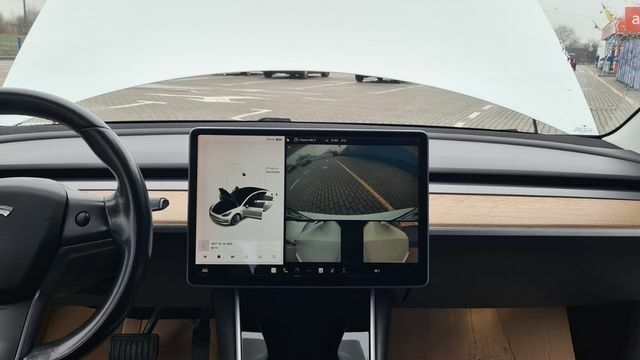 Белый Тесла Модель 3, объемом двигателя 0 л и пробегом 220 тыс. км за 13750 $, фото 4 на Automoto.ua