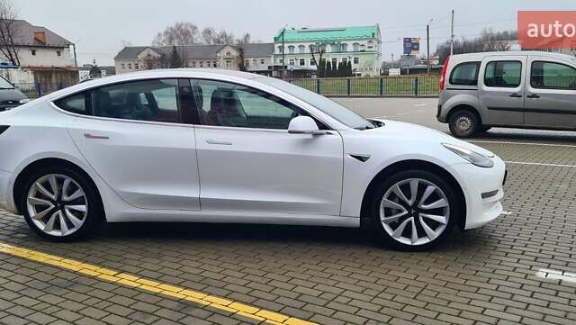 Белый Тесла Модель 3, объемом двигателя 0 л и пробегом 247 тыс. км за 13950 $, фото 4 на Automoto.ua