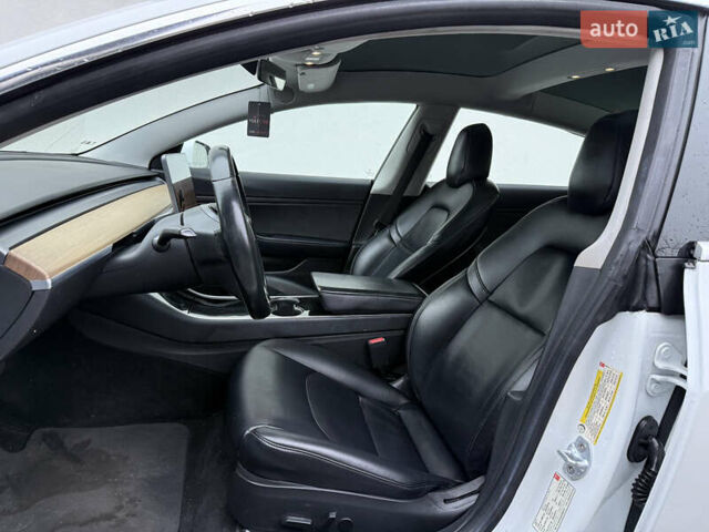 Білий Тесла Модель 3, об'ємом двигуна 0 л та пробігом 247 тис. км за 13999 $, фото 15 на Automoto.ua