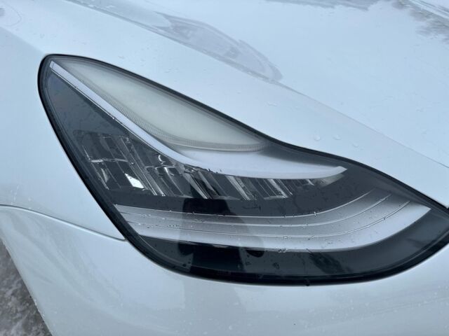 Білий Тесла Модель 3, об'ємом двигуна 0 л та пробігом 79 тис. км за 20490 $, фото 10 на Automoto.ua