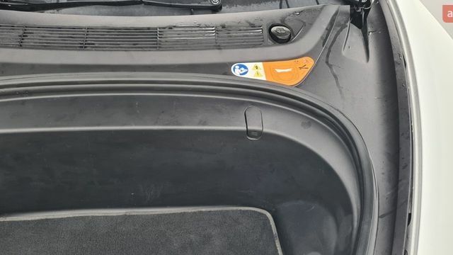 Белый Тесла Модель 3, объемом двигателя 0 л и пробегом 220 тыс. км за 13750 $, фото 6 на Automoto.ua