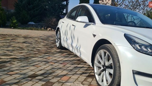 Белый Тесла Модель 3, объемом двигателя 0 л и пробегом 220 тыс. км за 13750 $, фото 28 на Automoto.ua