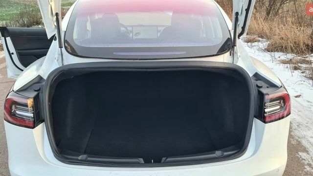 Белый Тесла Модель 3, объемом двигателя 0 л и пробегом 220 тыс. км за 13750 $, фото 15 на Automoto.ua