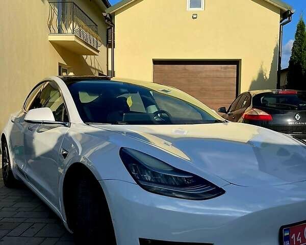 Тесла Модель 3 2017 в Львове на Automoto.ua Белый Тесла Модель 3, объемом двигателя 0 л и пробегом 199 тыс. км за 15999 $, фото 20 на Automoto.ua