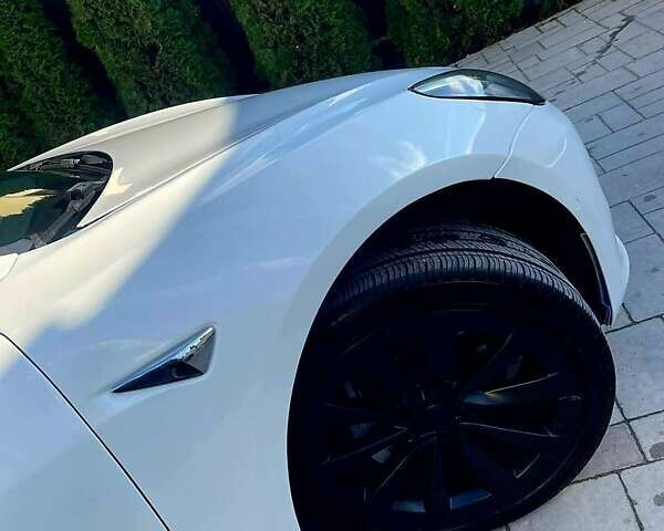 Тесла Модель 3 2017 в Львове на Automoto.ua Белый Тесла Модель 3, объемом двигателя 0 л и пробегом 199 тыс. км за 15999 $, фото 10 на Automoto.ua