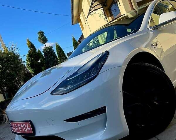 Тесла Модель 3 2017 в Львове на Automoto.ua Белый Тесла Модель 3, объемом двигателя 0 л и пробегом 199 тыс. км за 15999 $, фото 3 на Automoto.ua