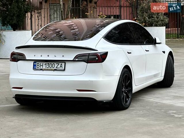 Белый Тесла Модель 3, объемом двигателя 0 л и пробегом 86 тыс. км за 19999 $, фото 6 на Automoto.ua