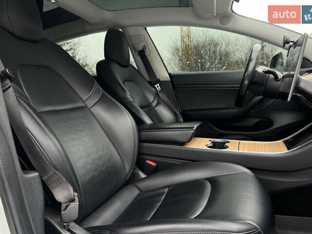 Білий Тесла Модель 3, об'ємом двигуна 0 л та пробігом 165 тис. км за 16500 $, фото 13 на Automoto.ua