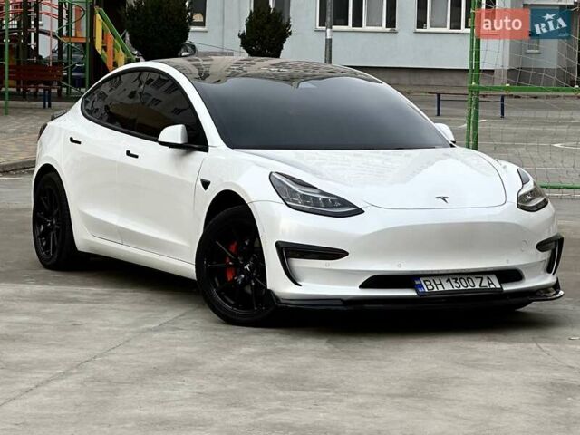 Белый Тесла Модель 3, объемом двигателя 0 л и пробегом 86 тыс. км за 19999 $, фото 1 на Automoto.ua
