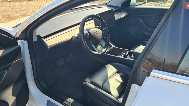 Белый Тесла Модель 3, объемом двигателя 0 л и пробегом 220 тыс. км за 13750 $, фото 21 на Automoto.ua