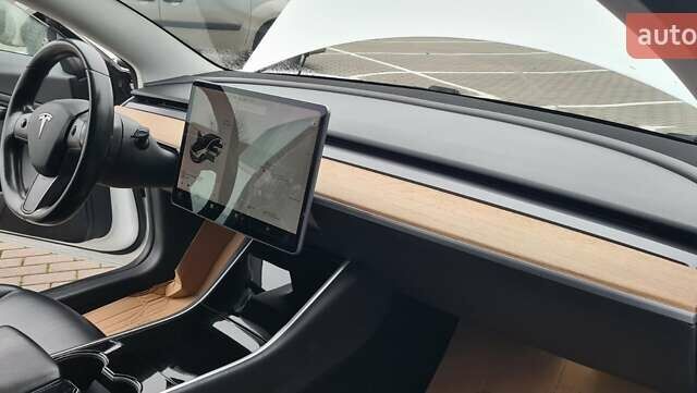 Белый Тесла Модель 3, объемом двигателя 0 л и пробегом 247 тыс. км за 13950 $, фото 19 на Automoto.ua