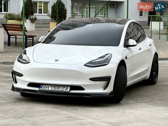 Белый Тесла Модель 3, объемом двигателя 0 л и пробегом 86 тыс. км за 19999 $, фото 10 на Automoto.ua