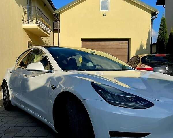 Тесла Модель 3 2017 в Львове на Automoto.ua Белый Тесла Модель 3, объемом двигателя 0 л и пробегом 199 тыс. км за 15999 $, фото 6 на Automoto.ua