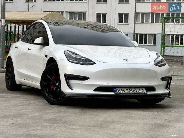 Белый Тесла Модель 3, объемом двигателя 0 л и пробегом 86 тыс. км за 19999 $, фото 3 на Automoto.ua
