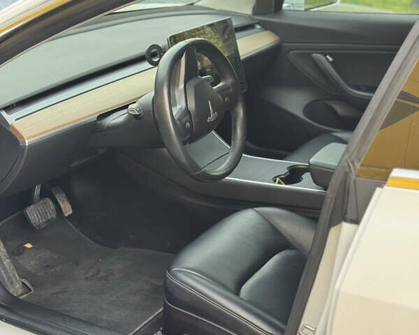 Білий Тесла Модель 3, об'ємом двигуна 0 л та пробігом 170 тис. км за 15500 $, фото 10 на Automoto.ua