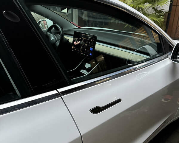 Белый Тесла Модель 3, объемом двигателя 0 л и пробегом 123 тыс. км за 16900 $, фото 5 на Automoto.ua