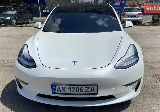 Белый Тесла Модель 3, объемом двигателя 0 л и пробегом 107 тыс. км за 16000 $, фото 2 на Automoto.ua