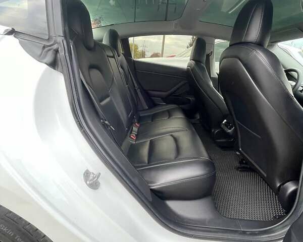 Белый Тесла Модель 3, объемом двигателя 0 л и пробегом 151 тыс. км за 17300 $, фото 17 на Automoto.ua