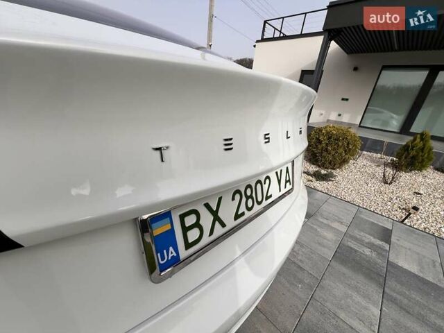 Белый Тесла Модель 3, объемом двигателя 0 л и пробегом 132 тыс. км за 20100 $, фото 38 на Automoto.ua