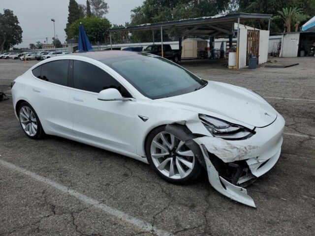 Тесла Модель 3 2018 в Киеве на Automoto.ua Белый Тесла Модель 3, объемом двигателя 0 л и пробегом 41 тыс. км за 6000 $, фото 3 на Automoto.ua