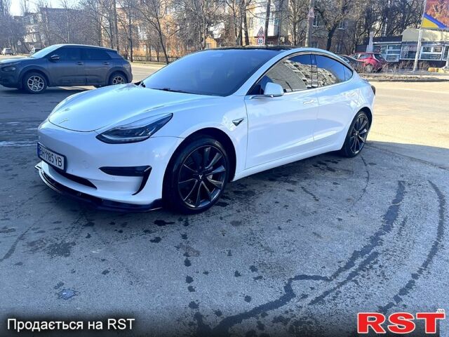 Білий Тесла Модель 3, об'ємом двигуна 0.24 л та пробігом 170 тис. км за 17000 $, фото 1 на Automoto.ua
