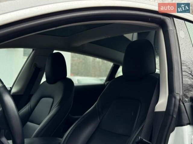 Білий Тесла Модель 3, об'ємом двигуна 0 л та пробігом 35 тис. км за 19500 $, фото 12 на Automoto.ua