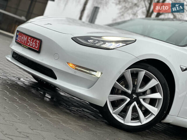 Білий Тесла Модель 3, об'ємом двигуна 0 л та пробігом 118 тис. км за 14999 $, фото 40 на Automoto.ua