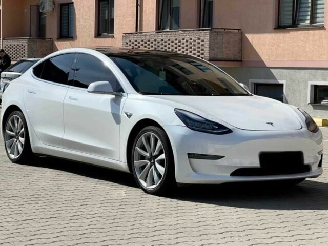 Белый Тесла Модель 3, объемом двигателя 0 л и пробегом 136 тыс. км за 11600 $, фото 1 на Automoto.ua