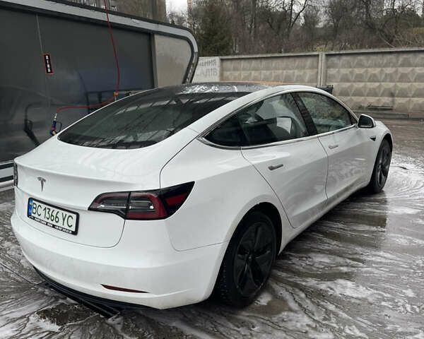 Белый Тесла Модель 3, объемом двигателя 0 л и пробегом 131 тыс. км за 16000 $, фото 4 на Automoto.ua