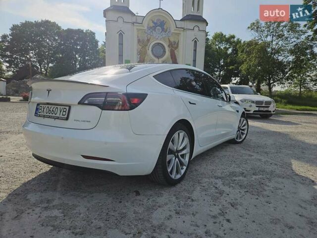 Белый Тесла Модель 3, объемом двигателя 0 л и пробегом 110 тыс. км за 17999 $, фото 4 на Automoto.ua