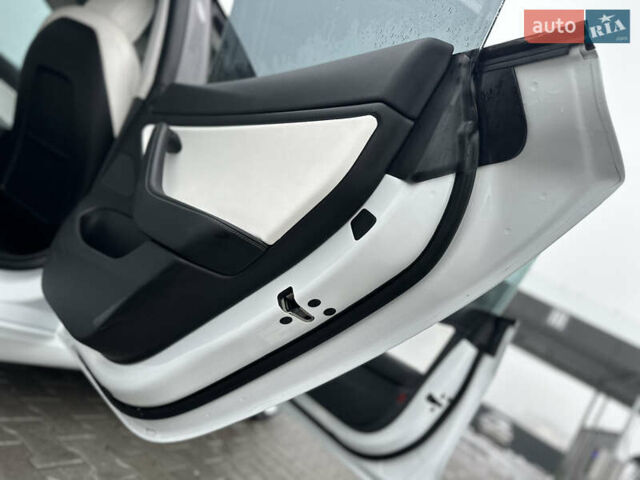 Білий Тесла Модель 3, об'ємом двигуна 0 л та пробігом 118 тис. км за 14999 $, фото 102 на Automoto.ua