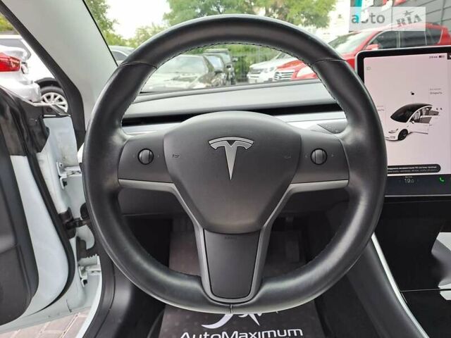 Белый Тесла Модель 3, объемом двигателя 0 л и пробегом 75 тыс. км за 16900 $, фото 20 на Automoto.ua