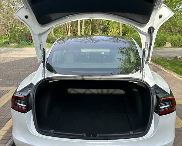 Белый Тесла Модель 3, объемом двигателя 0 л и пробегом 80 тыс. км за 22200 $, фото 15 на Automoto.ua