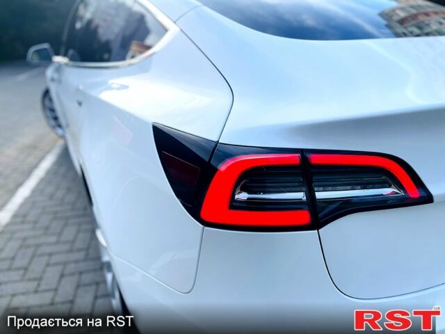 Білий Тесла Модель 3, об'ємом двигуна 0 л та пробігом 114 тис. км за 19000 $, фото 12 на Automoto.ua