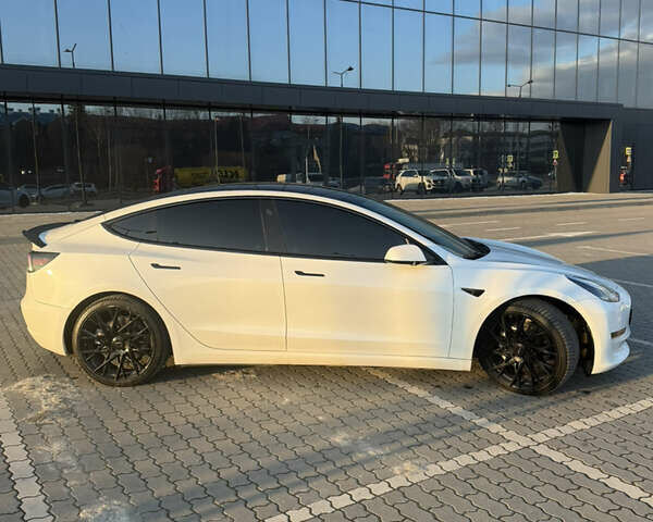 Белый Тесла Модель 3, объемом двигателя 0 л и пробегом 130 тыс. км за 19700 $, фото 3 на Automoto.ua