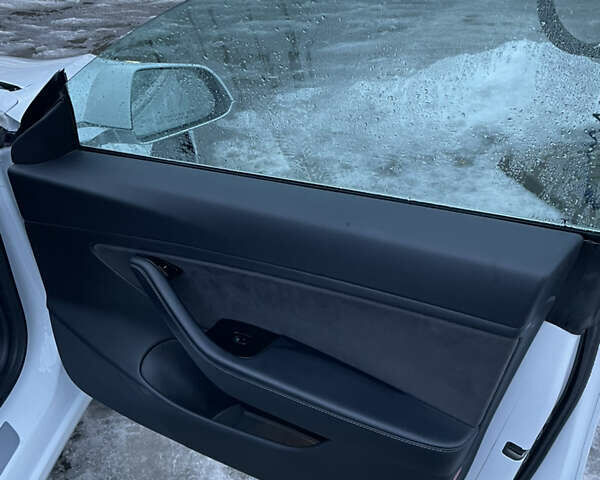 Білий Тесла Модель 3, об'ємом двигуна 0 л та пробігом 212 тис. км за 14250 $, фото 9 на Automoto.ua