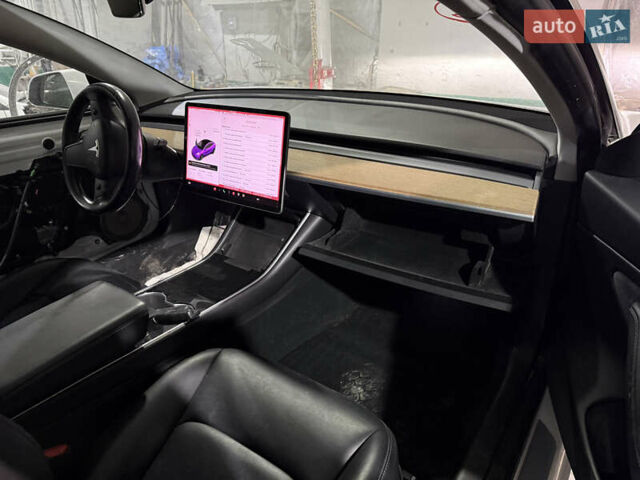 Белый Тесла Модель 3, объемом двигателя 0 л и пробегом 174 тыс. км за 11999 $, фото 3 на Automoto.ua