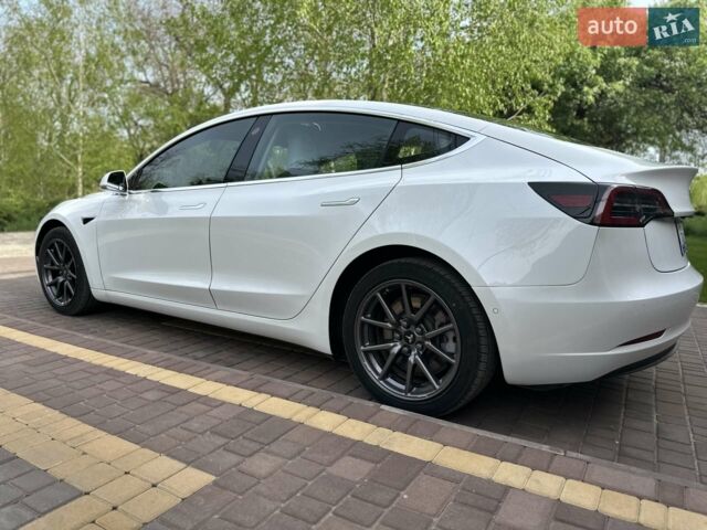 Белый Тесла Модель 3, объемом двигателя 0 л и пробегом 80 тыс. км за 20000 $, фото 22 на Automoto.ua