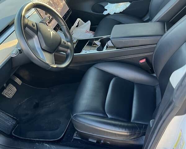 Білий Тесла Модель 3, об'ємом двигуна 0 л та пробігом 122 тис. км за 18900 $, фото 3 на Automoto.ua