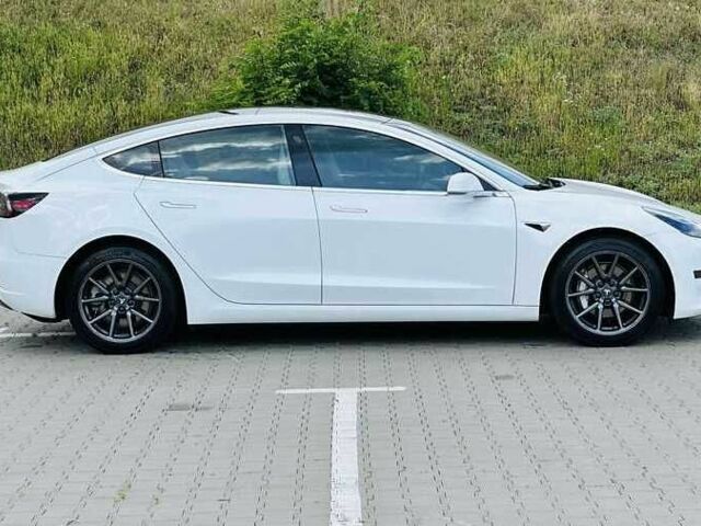 Белый Тесла Модель 3, объемом двигателя 0 л и пробегом 76 тыс. км за 12400 $, фото 3 на Automoto.ua